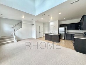 Building Photo - 10384 S Clarks Hill Dr