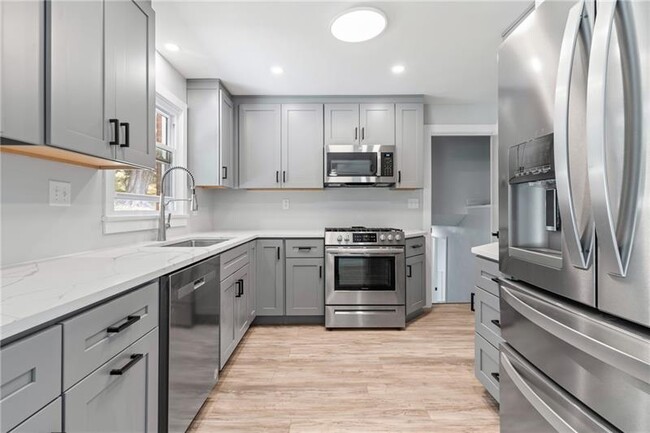 Building Photo - 4030 Circle Dr