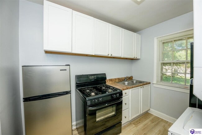 Building Photo - 105 Beech St