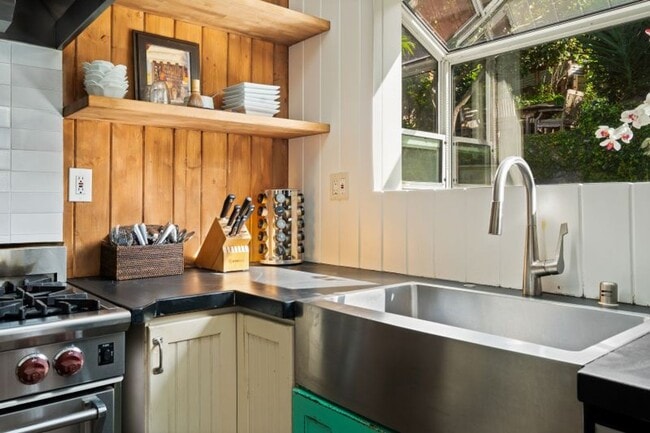 Building Photo - Sun-Filled Furnished Sausalito Home with Sweeping Bay Views