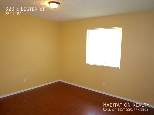 Building Photo - 2Bed/1Bath University Area, Triplex at Sug...