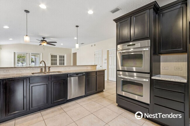 Building Photo - Beautiful Amelia Concourse Home!