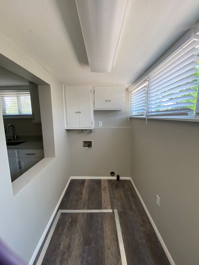 Building Photo - Adorable 1 bedroom remodeled home! Availab...