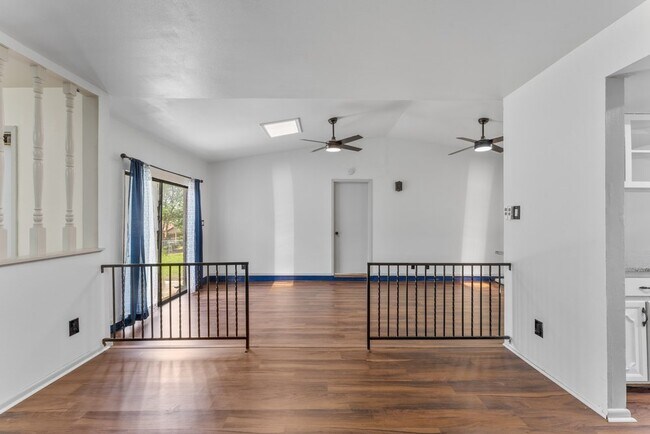 Building Photo - 2526 Town Briar St