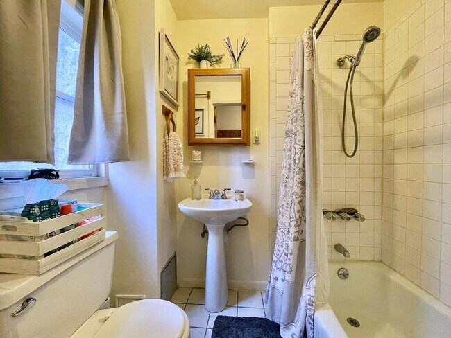 Building Photo - 707 Adams St