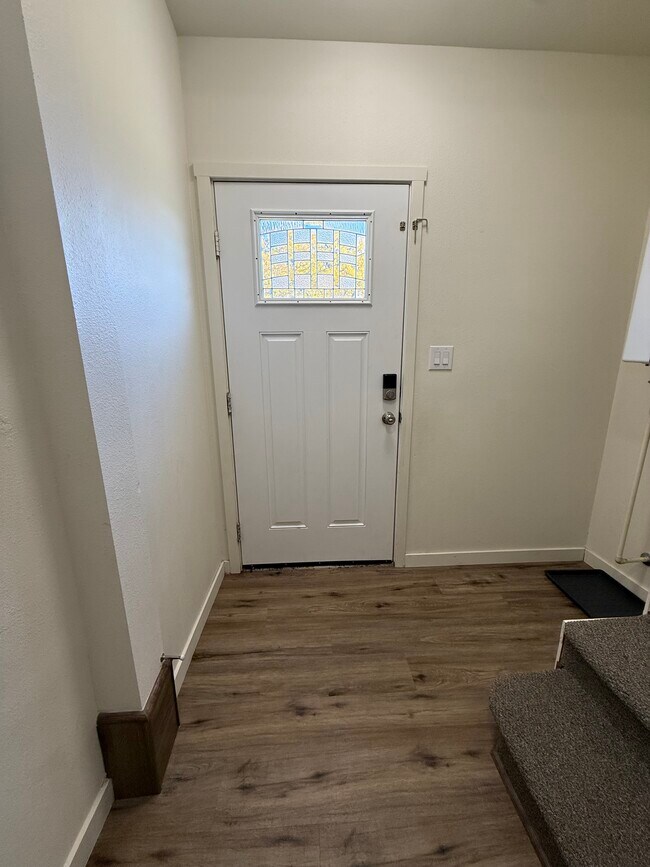 Building Photo - 1535 N 18th Dr