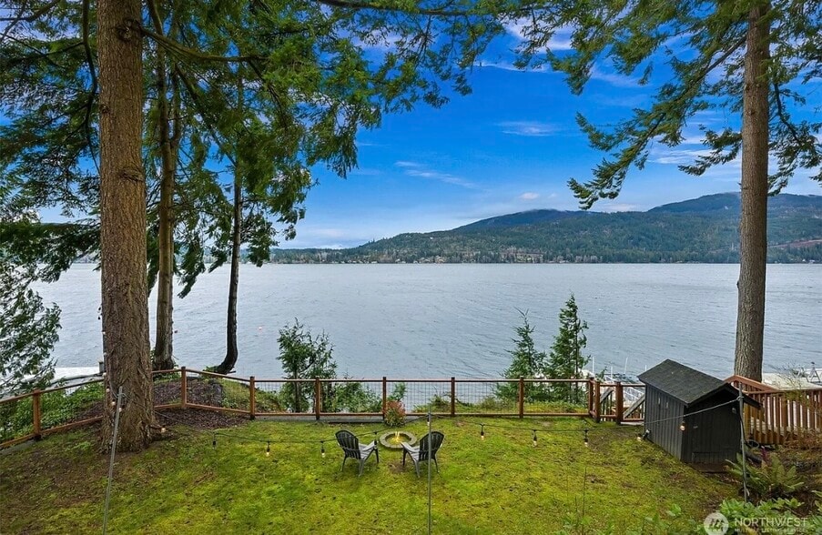 Building Photo - 2562 Lake Whatcom Blvd