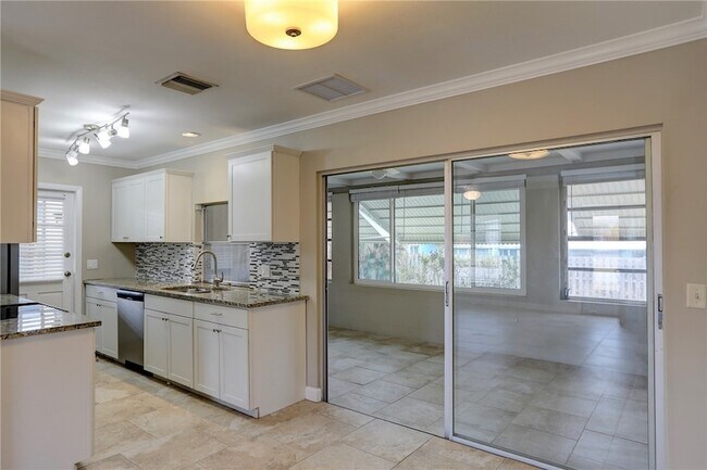 Building Photo - 866 Gilbert St