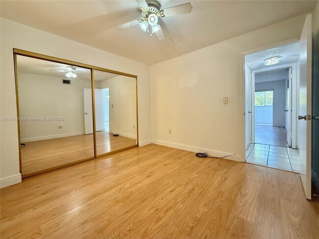 Building Photo - 1555 W 44th Pl