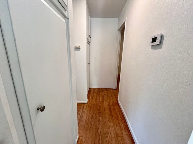 Building Photo - Fall Rental: Charming 2-bedroom, 1-bathroom duplex near UC Davis featuring central heating and ai...