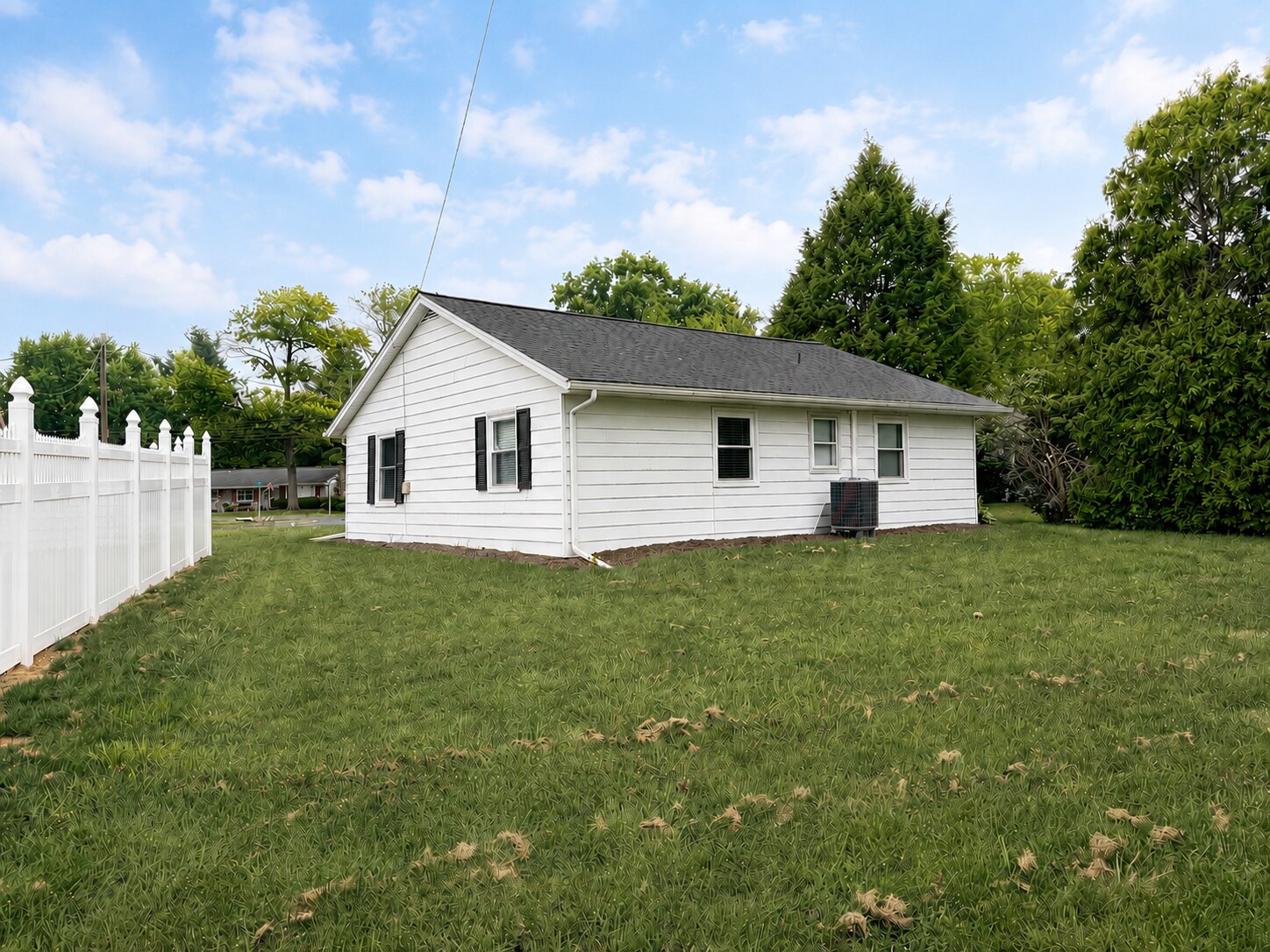 Building Photo - 534 E New St