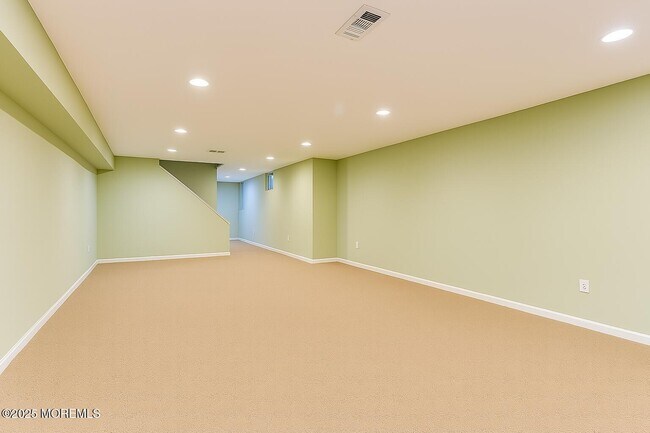 Building Photo - 19 Monterey Dr