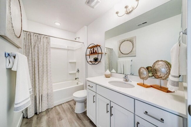 Building Photo - Like new Long Valley Townhome!