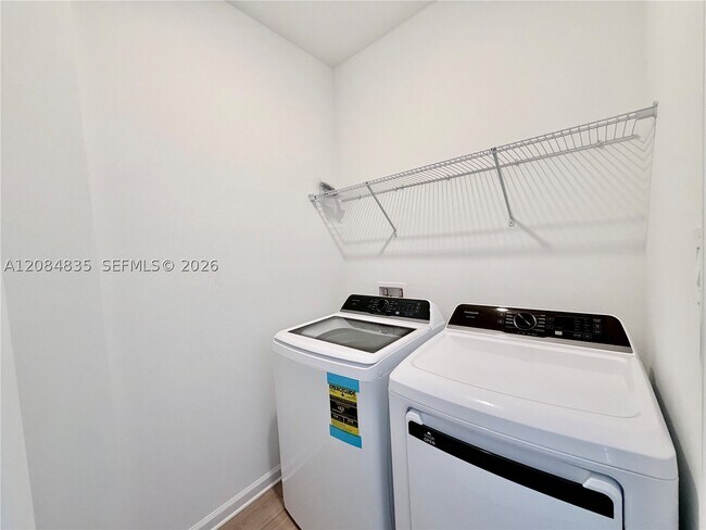 Building Photo - 4443 Vibernum Ave