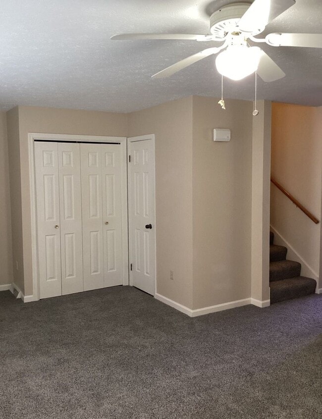 Building Photo - Well-Maintained 3-Bedroom End Unit Townhom...