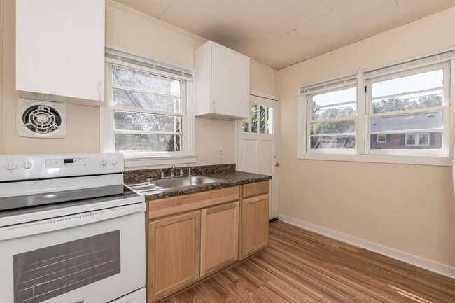 Building Photo - One bedroom home available in Dunn
