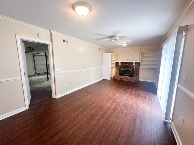 Building Photo - Beautiful Waterfront 4-Bedroom Home in Pirates Cove!