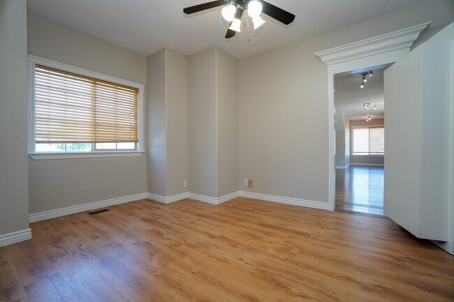 Building Photo - 2511 W Teano Dr