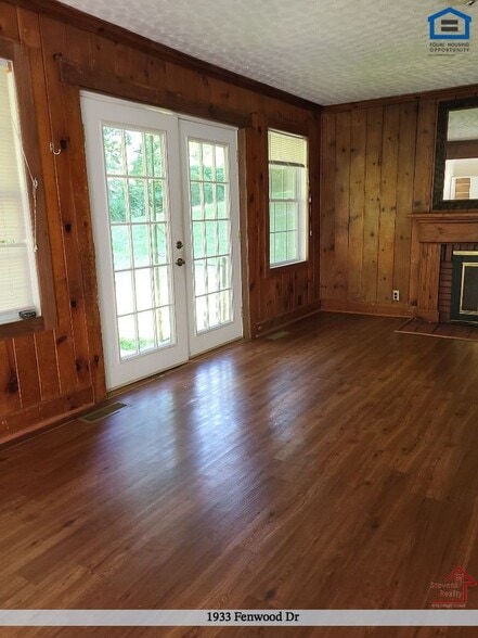 Building Photo - 1933 Fenwood Dr