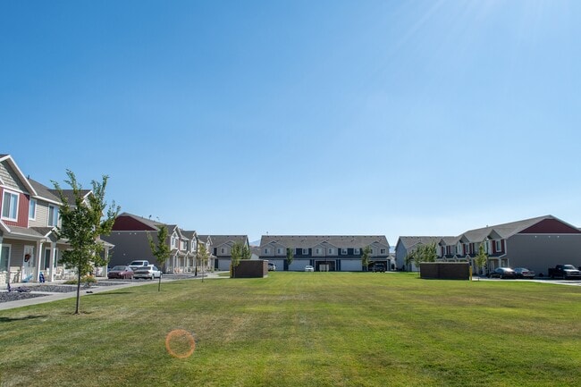 Building Photo - 418-1580 1580 E