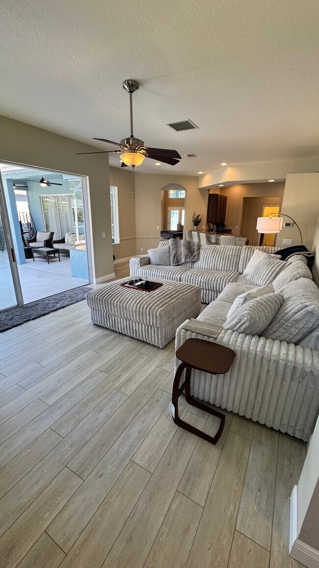 Building Photo - 480 Bridle Path Way