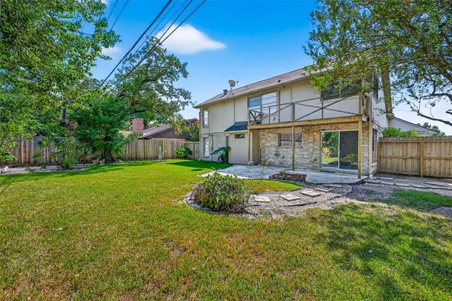 Building Photo - 813 Lakeview Dr