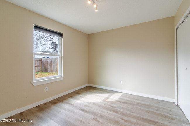 Building Photo - 10036 Delano Dr N