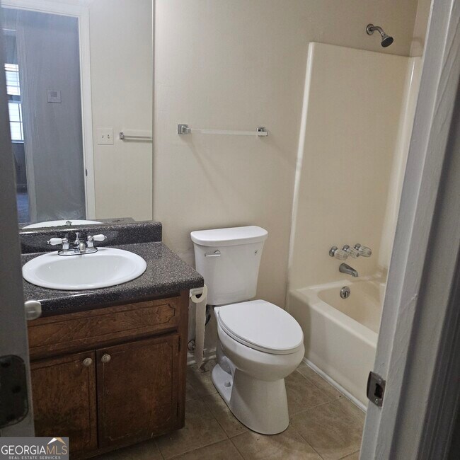 Building Photo - 5906 Summerglen Ln