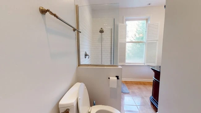 Master Ba - 1st Upper (Accessible from hall) - 439 Park Rd NW