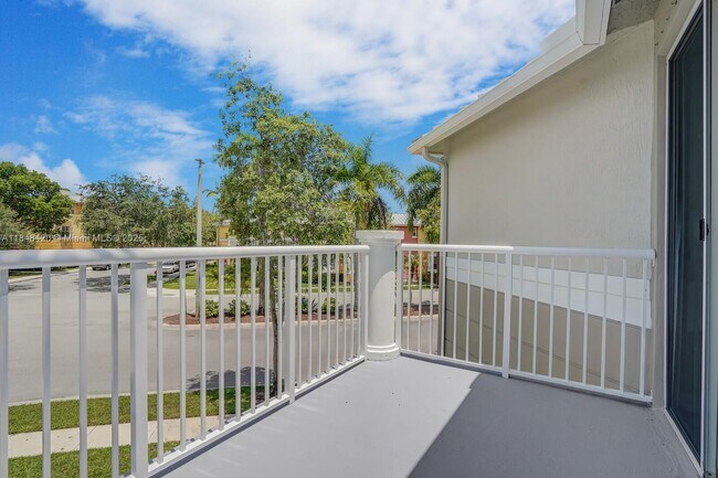 Building Photo - 1013 Shoma Dr