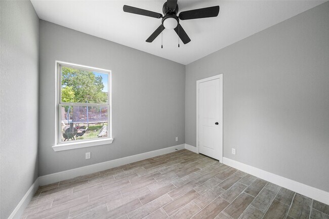 Building Photo - 4205 Elmwood St