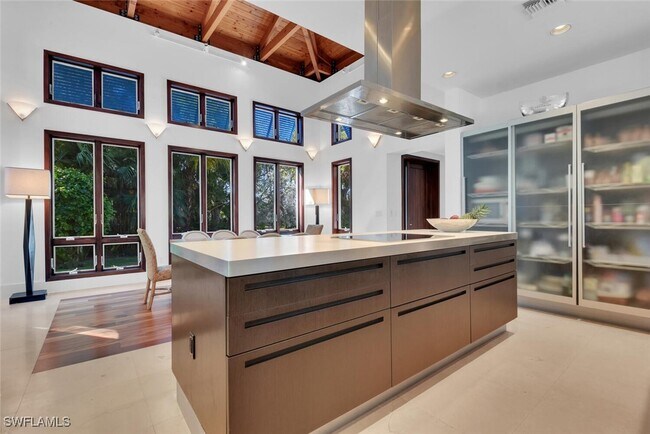 Building Photo - 795 18th Ave S