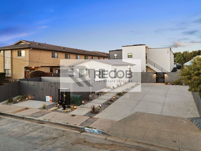 Building Photo - 1638 Elm Ave