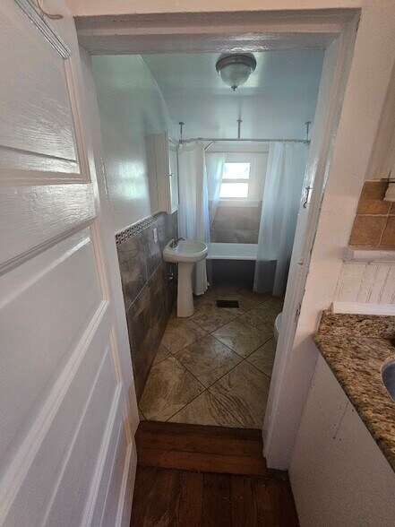 Building Photo - 7317 Cohn St