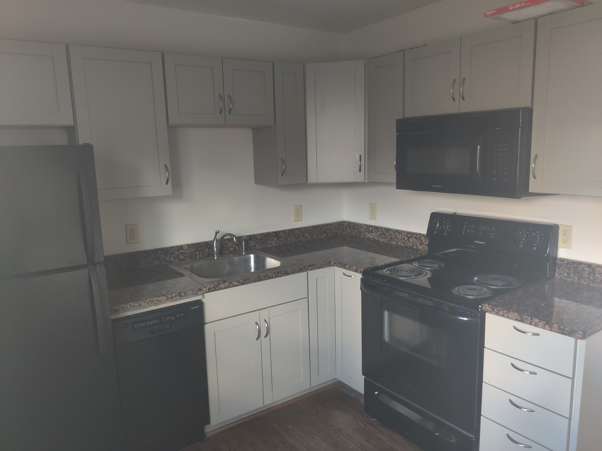 Kitchen - 1875 Montclaire Ln