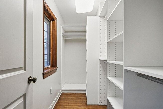 Building Photo - Charming 5 Bedroom, 3.5 Bathroom Home in M...