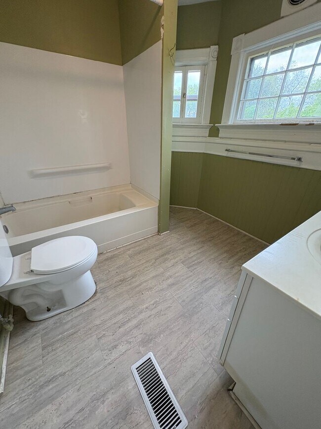 Building Photo - GB - 02 - Duplex