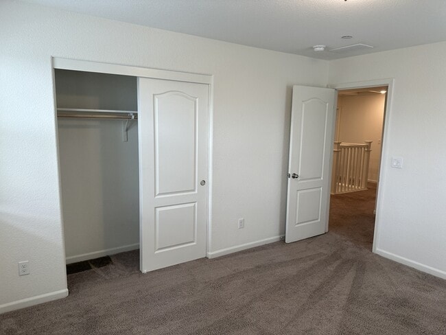 Building Photo - Manteca 5 Bedroom, 3 Bath Executive Style ...