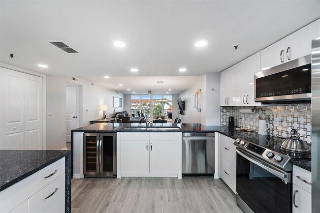 Building Photo - 19111 Vista Bay Dr