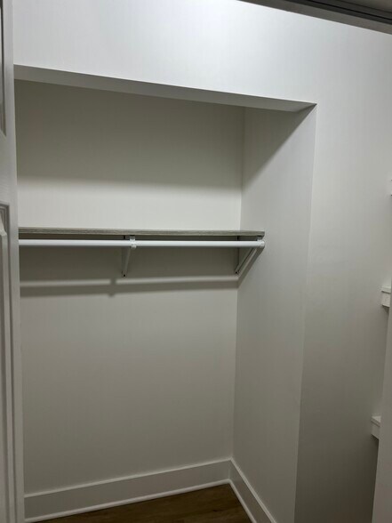 Building Photo - 623 W 40th St