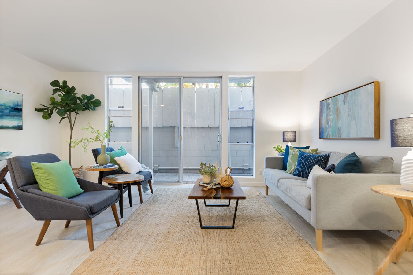 Building Photo - 811 York St