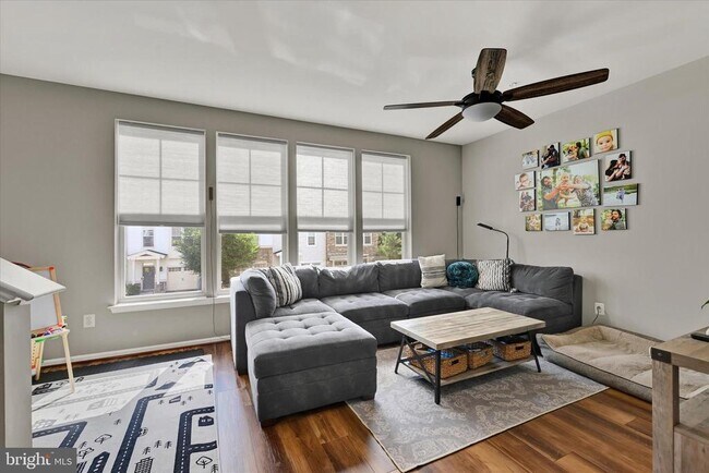 Building Photo - 7650 Lyndon Ct