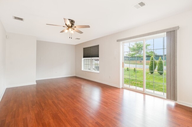 Building Photo - 3 bedroom townhouse in Carlisle