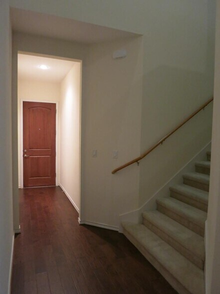 Building Photo - 1206 Emerald Glen