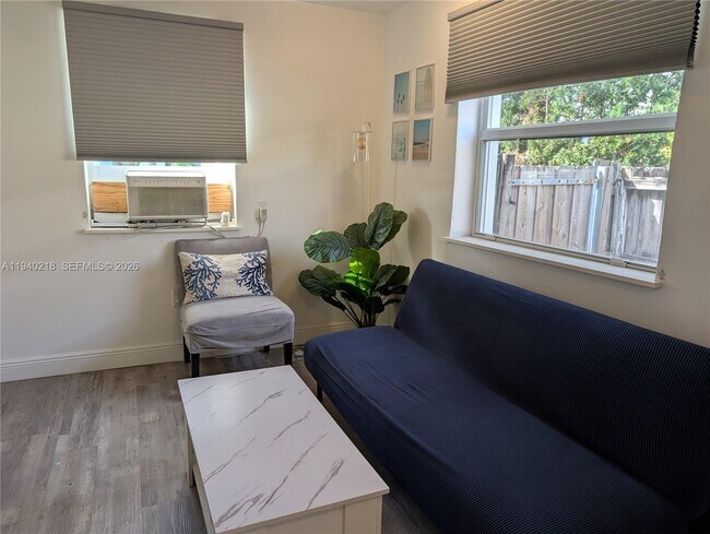 Building Photo - 311 SW 2nd Ave