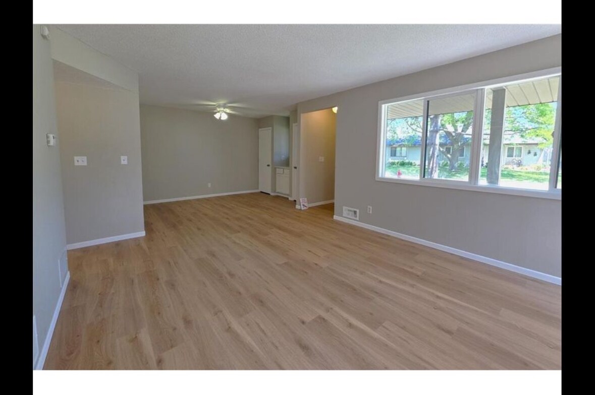Building Photo - 4710 Lenore Ln