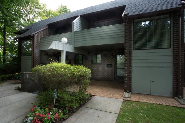 Building Photo - Fairfield Townhouses At Lawrence