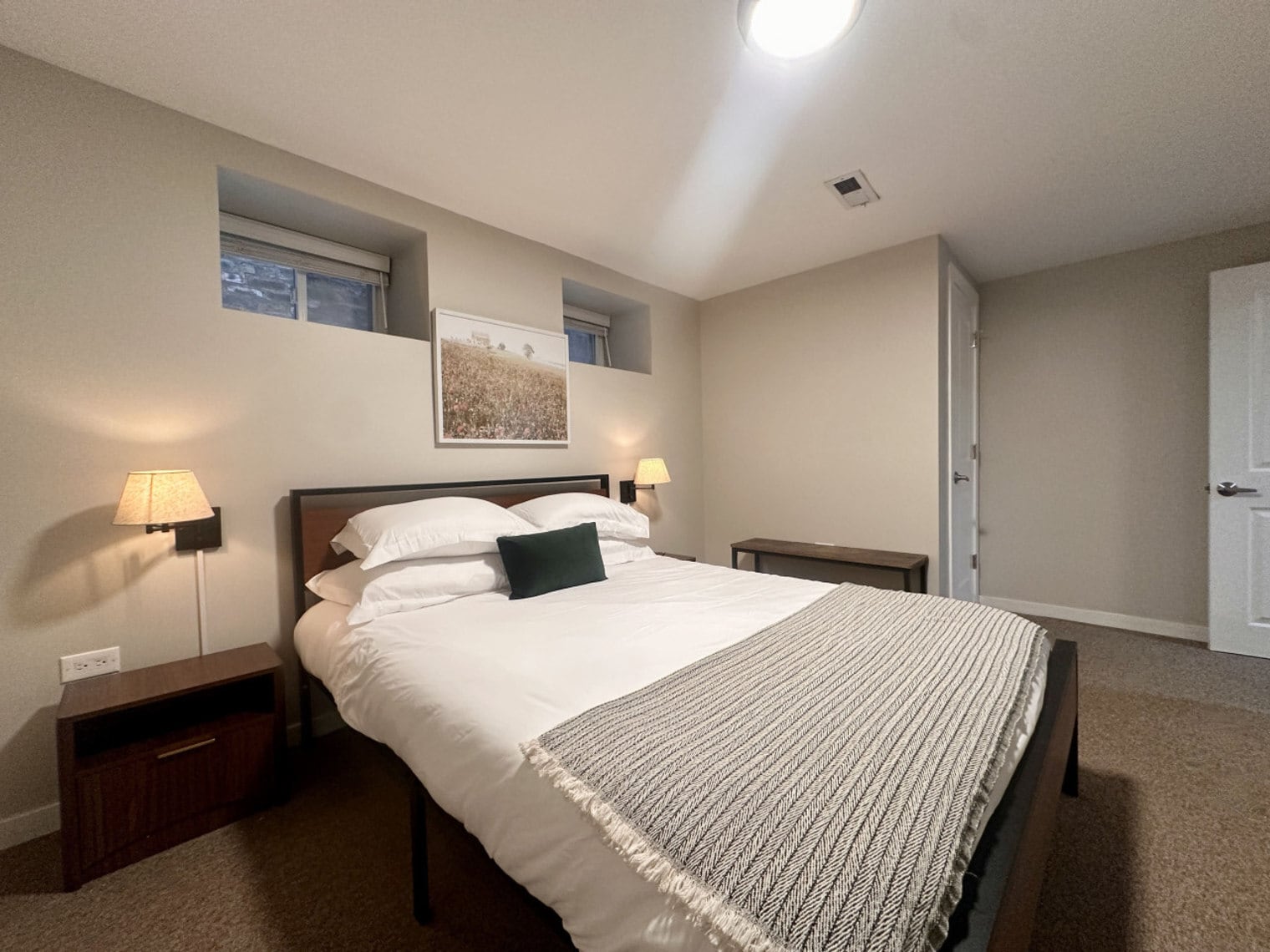 Building Photo - 736 N Throop St