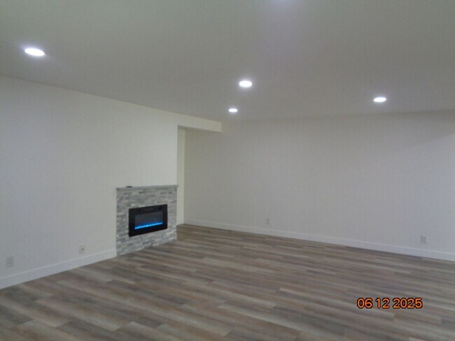 Building Photo - Single Story Condo in Park Somerset complex