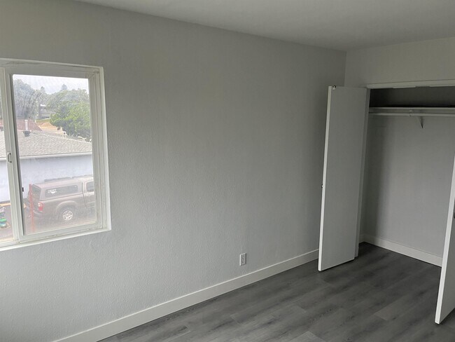 Building Photo - 609 S Cedros Ave